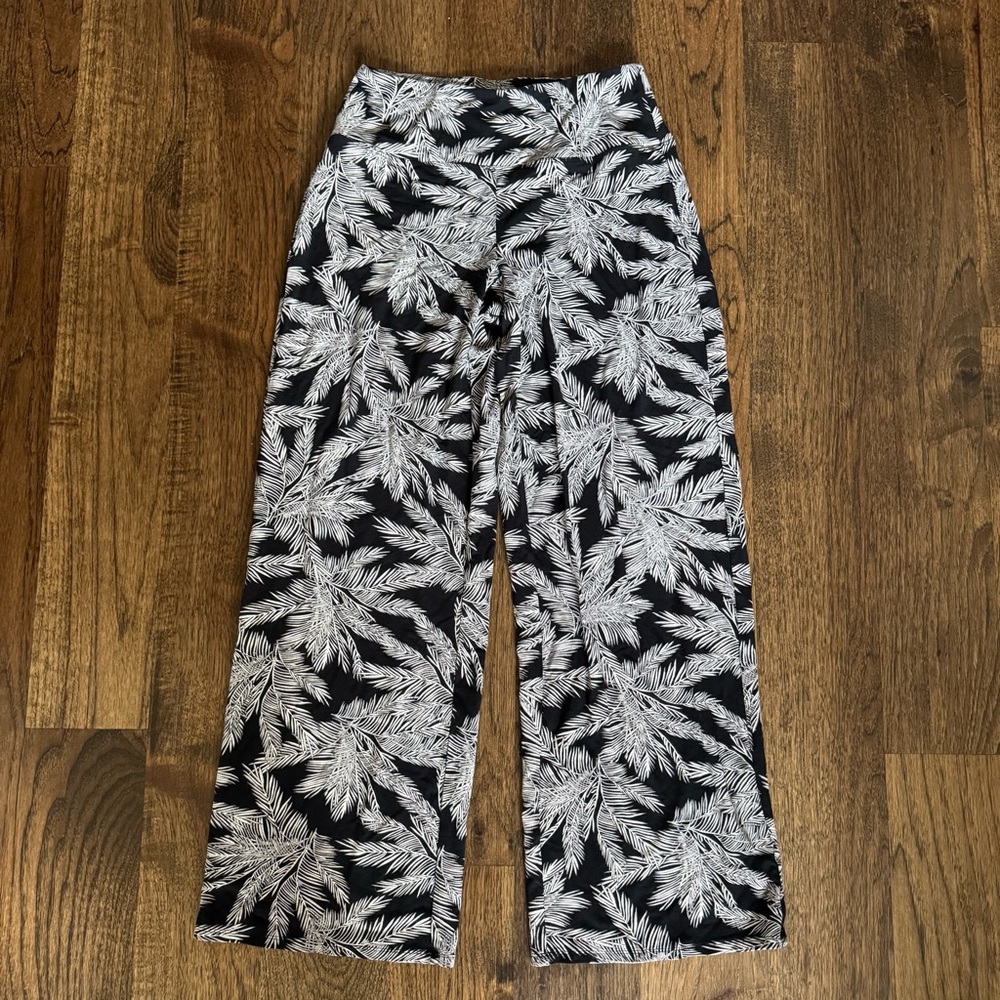 J. Jill Black and White Tropical Print Pants